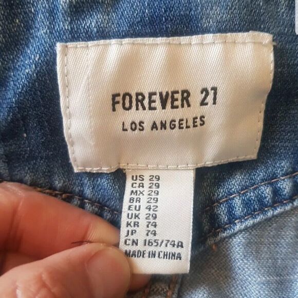 Forever 21 Womens Overall Shorts Size 29 Rolled Up Jean Light Wash Distressed - Picture 3 of 12